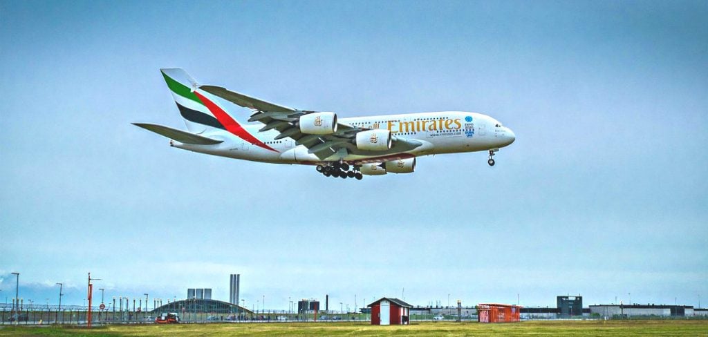 equipaje con emirates